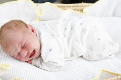 Ein häufiges Problem ist Verstopfung bei Neugeborenen mit Stillen