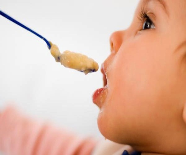 Fütterung von Kindern mit künstlicher Ernährung: die Grundregeln