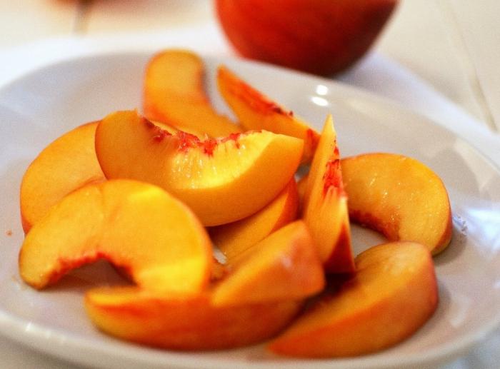 Schaden und Nutzen von Pfirsichen: essen oder nicht?