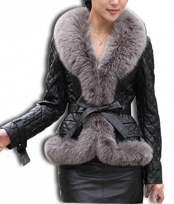 Leder Daunenjacke mit Pelzfrau - die richtige Wahl für den Winter