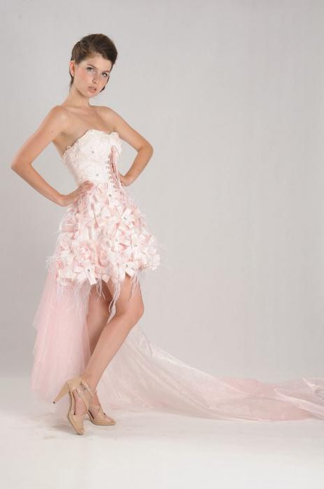 Rosa Hochzeitskleid: Romantik, unterstrichene Farbe